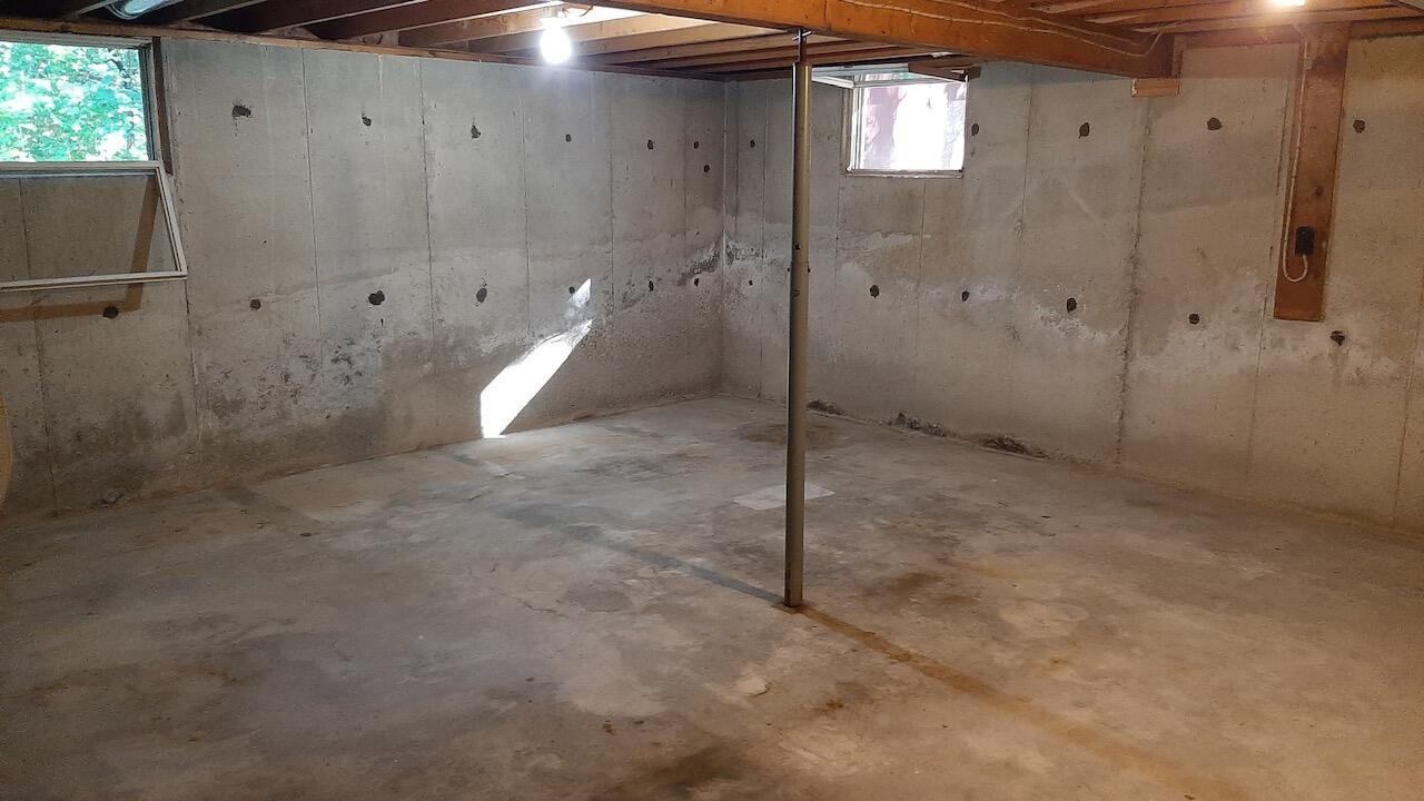 67 Meadowbrook Road Bangor, ME 04401 - Photo 35 of 41 basement2