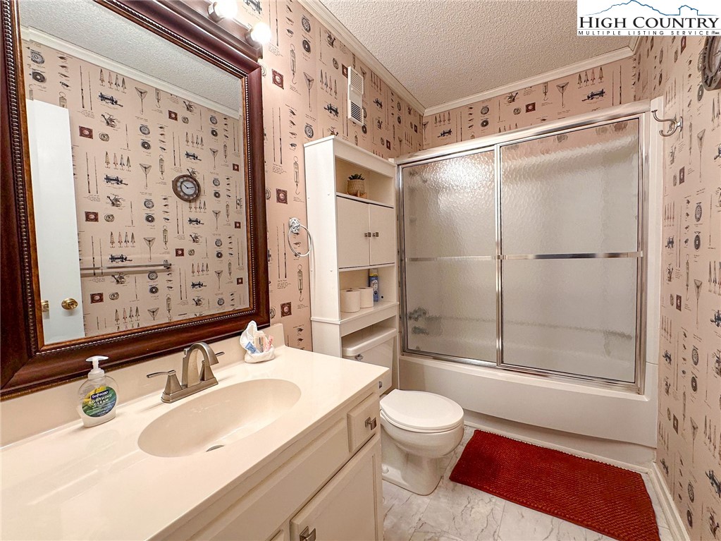 301 Pinnacle Inn Road, Unit 3320 Beech Mountain, NC 28604 - Photo 25 of 45 a bathroom with a sink toilet and shower