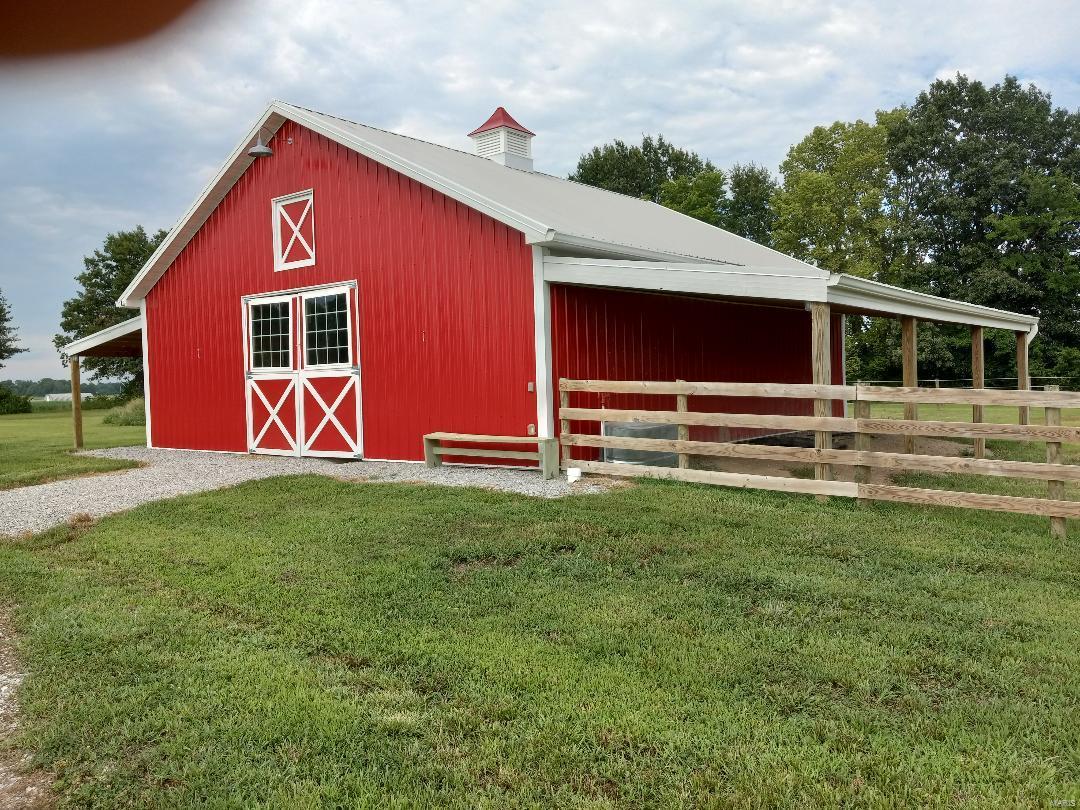 151 West Doc Lin Drive Sparta, IL 62286 - Photo 2 of 13