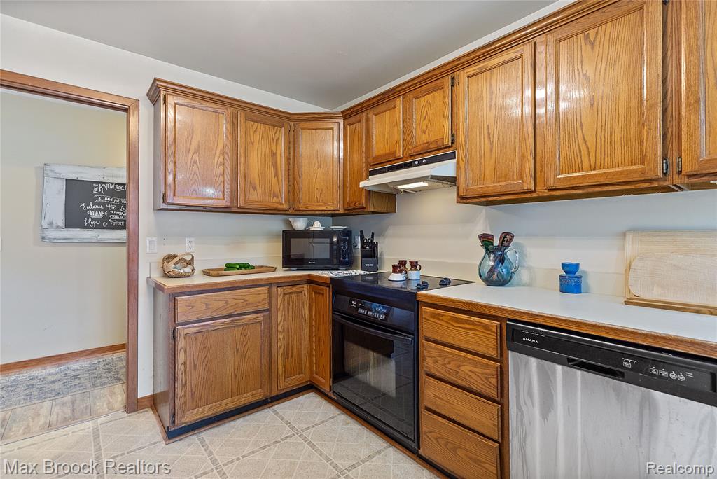 4536 Crandall Road Howell, MI 48855 - Photo 14 of 88