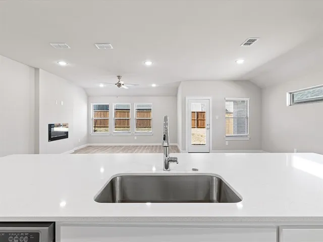 $2,350 | 643 Olympic Way, Red Oak, TX 75154