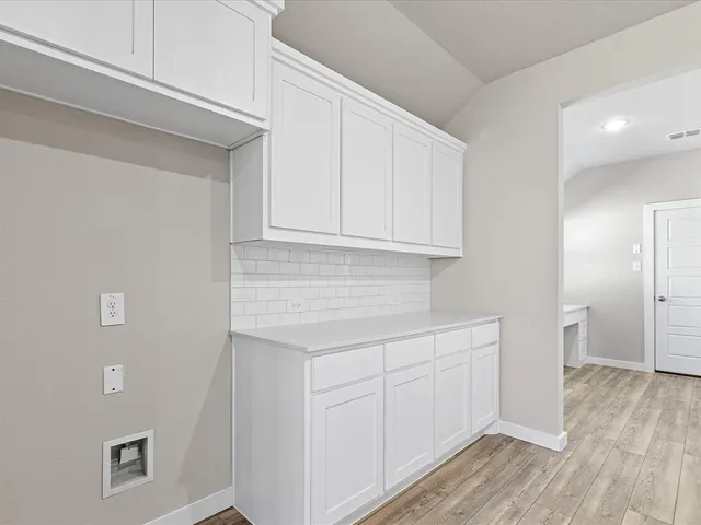 $2,350 | 643 Olympic Way, Red Oak, TX 75154