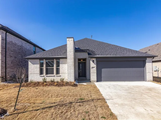 $2,350 | 643 Olympic Way, Red Oak, TX 75154
