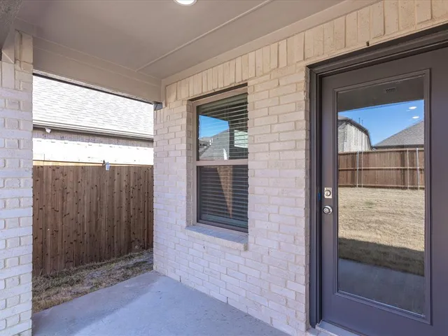 $2,350 | 643 Olympic Way, Red Oak, TX 75154