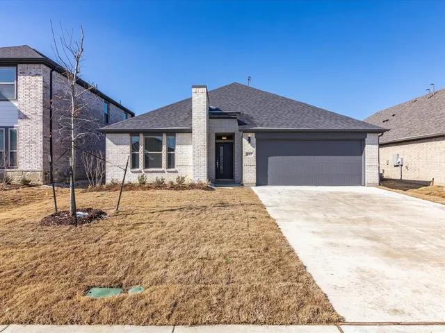$2,350 | 643 Olympic Way, Red Oak, TX 75154
