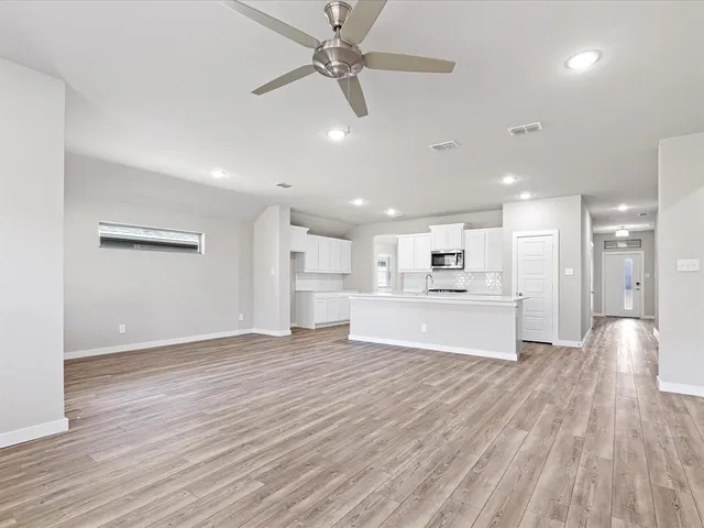 $2,350 | 643 Olympic Way, Red Oak, TX 75154