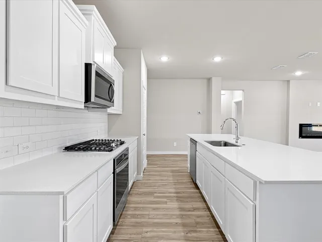 $2,350 | 643 Olympic Way, Red Oak, TX 75154