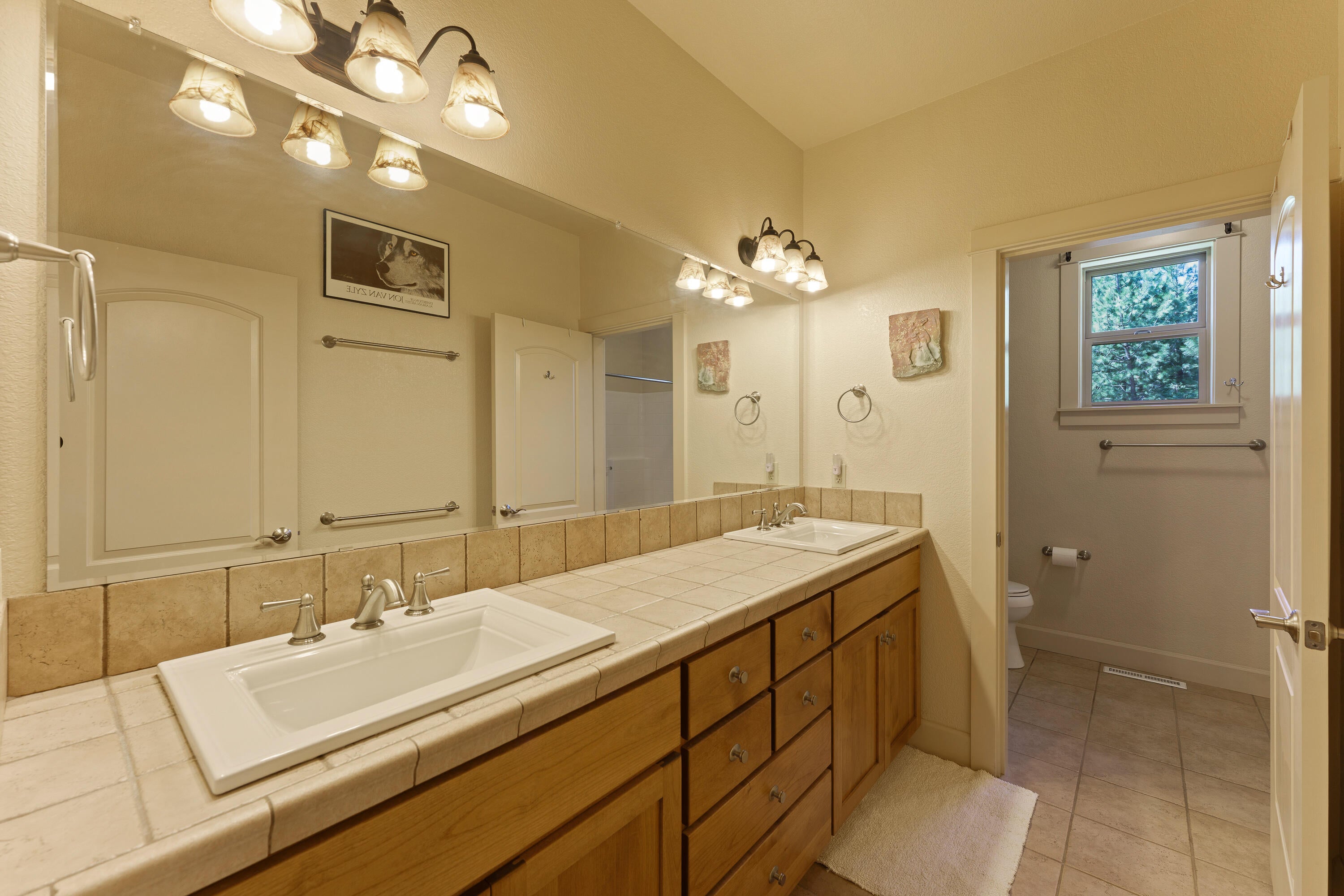 19236 Kiowa Road Bend, OR 97702 - Photo 28 of 52 Guest bathroom