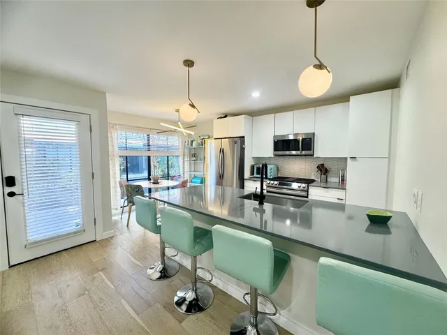 $2,595 | 400 East 30th Street, Unit 101, Austin, TX 78705