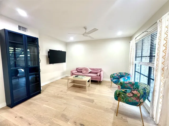 $2,595 | 400 East 30th Street, Unit 101, Austin, TX 78705