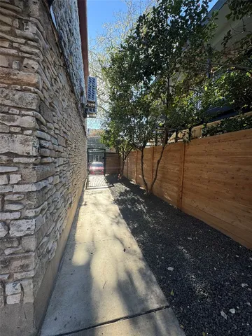 $2,595 | 400 East 30th Street, Unit 101, Austin, TX 78705