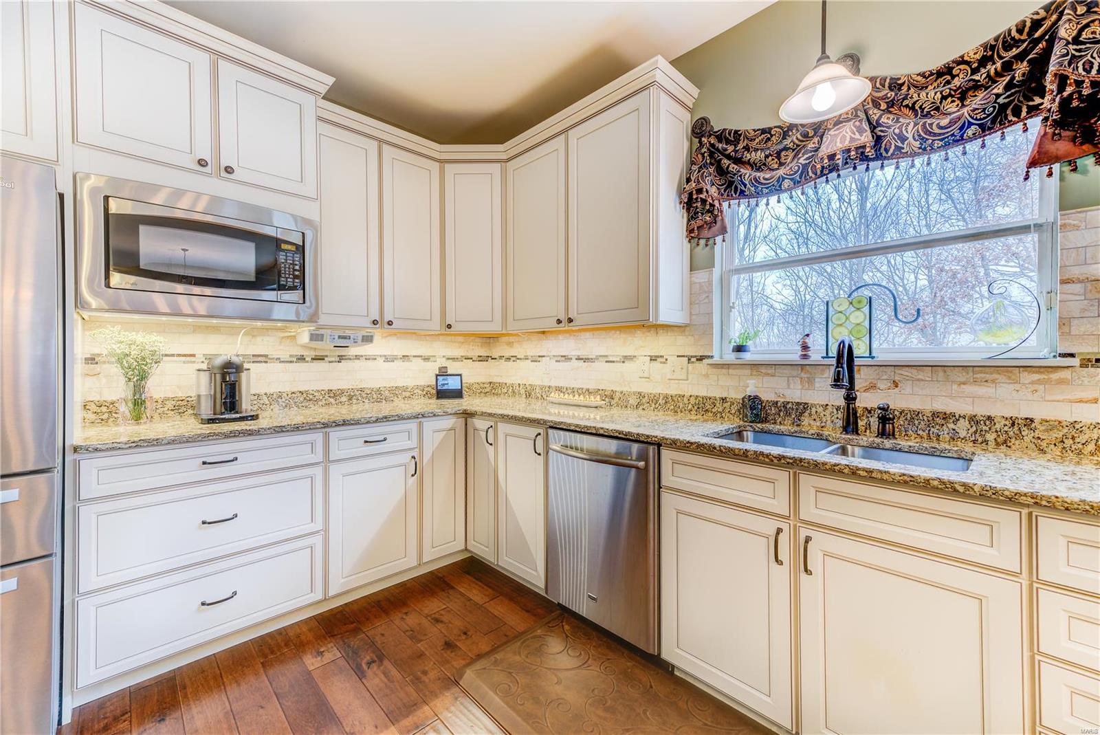 577 Castle Ridge Drive Ballwin, MO 63021 - Photo 8 of 31 Gallery Image 8