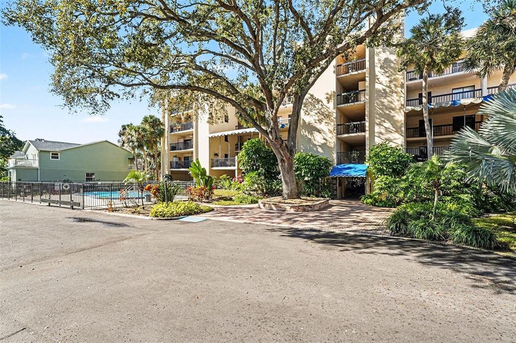 303 Tarpon Point Tarpon Springs, FL 34689 - Photo 3 of 22