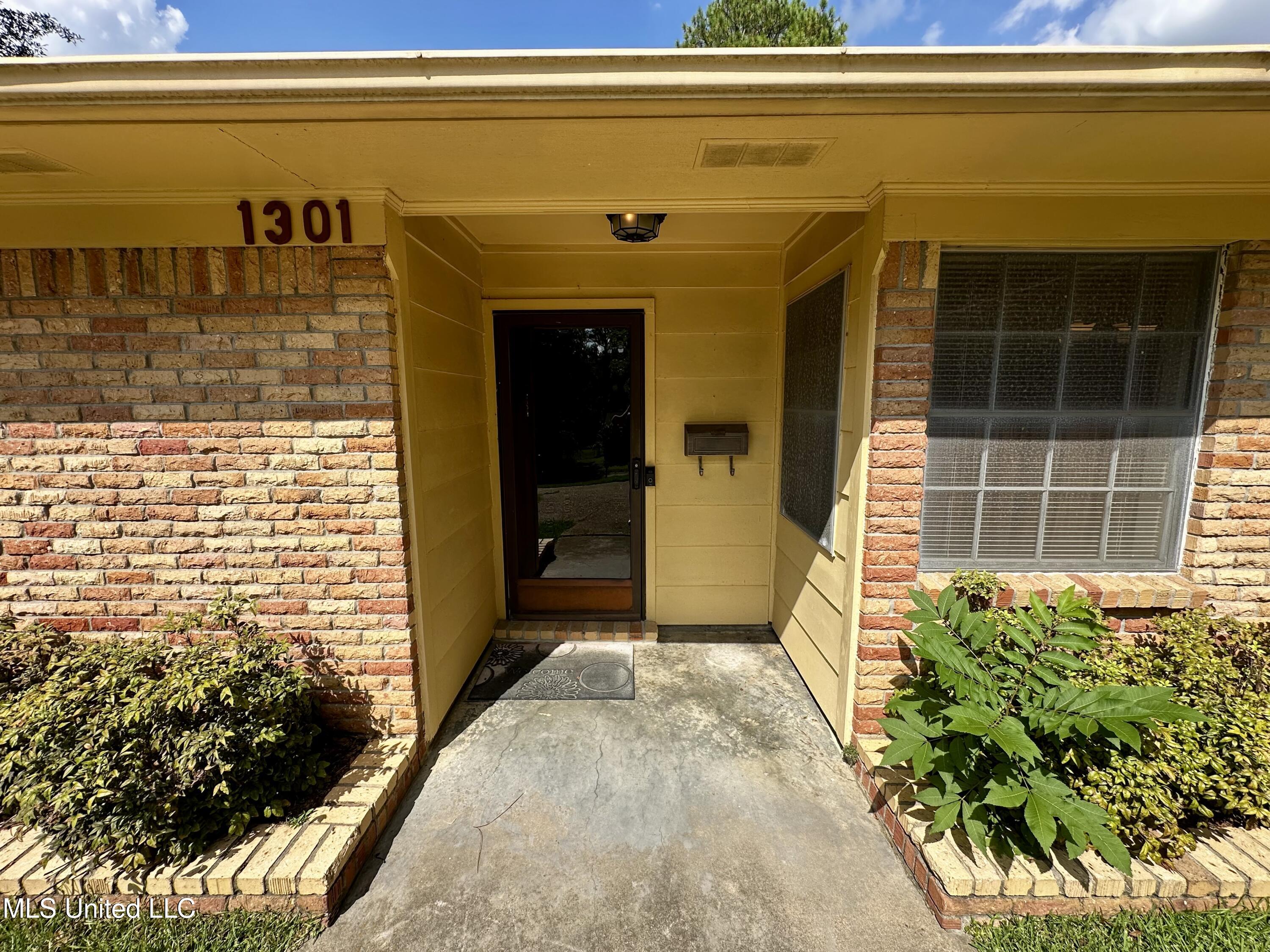 1301 Beverly Drive Clinton, MS 39056 - Photo 3 of 47 IMG_2591