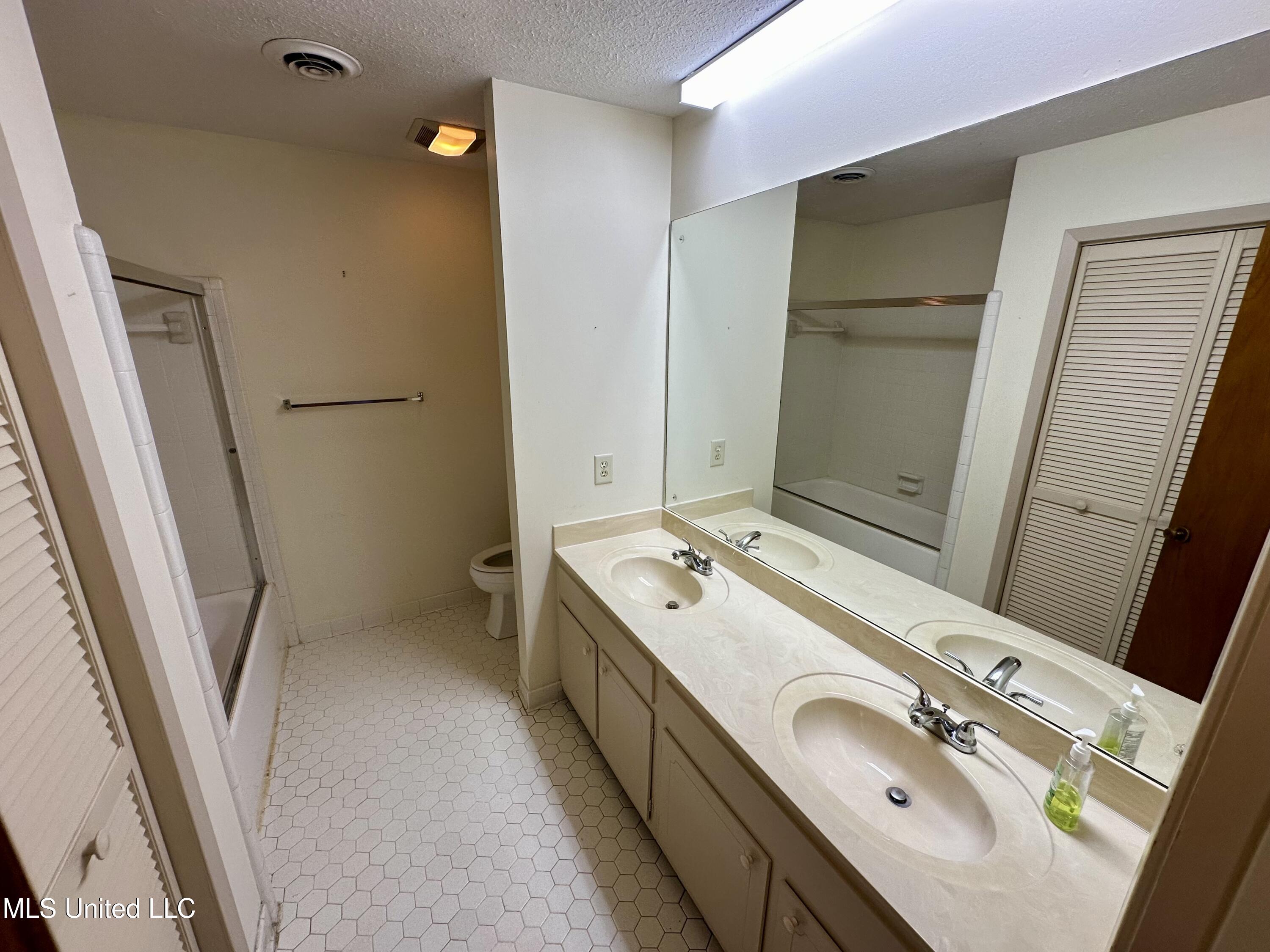 1301 Beverly Drive Clinton, MS 39056 - Photo 31 of 47 IMG_2570