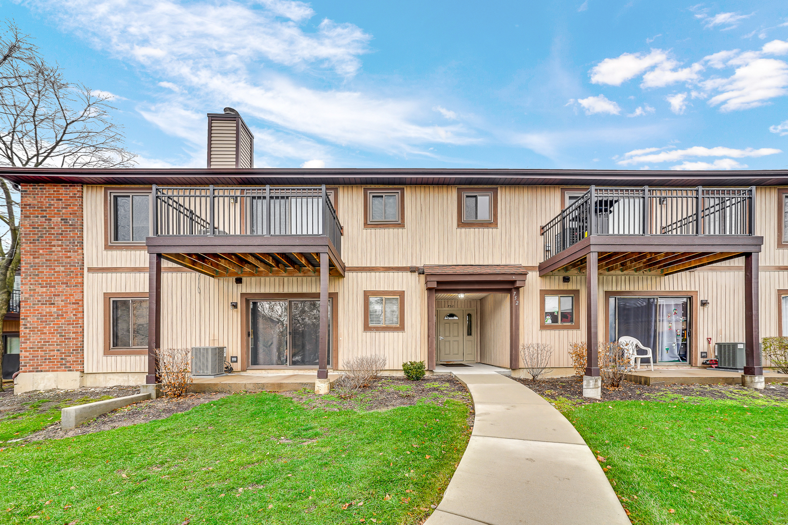 752 Rodenburg Road, Unit 1A Roselle, IL 60172 - Photo 1 of 21 Gallery Image 1