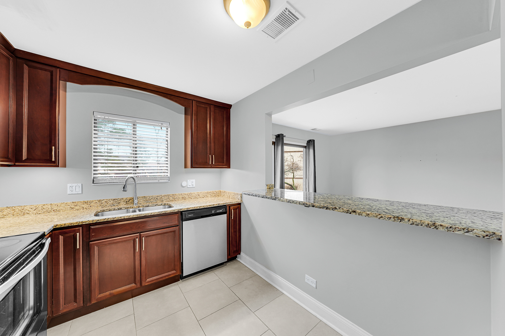 752 Rodenburg Road, Unit 1A Roselle, IL 60172 - Photo 11 of 21 Gallery Image 11