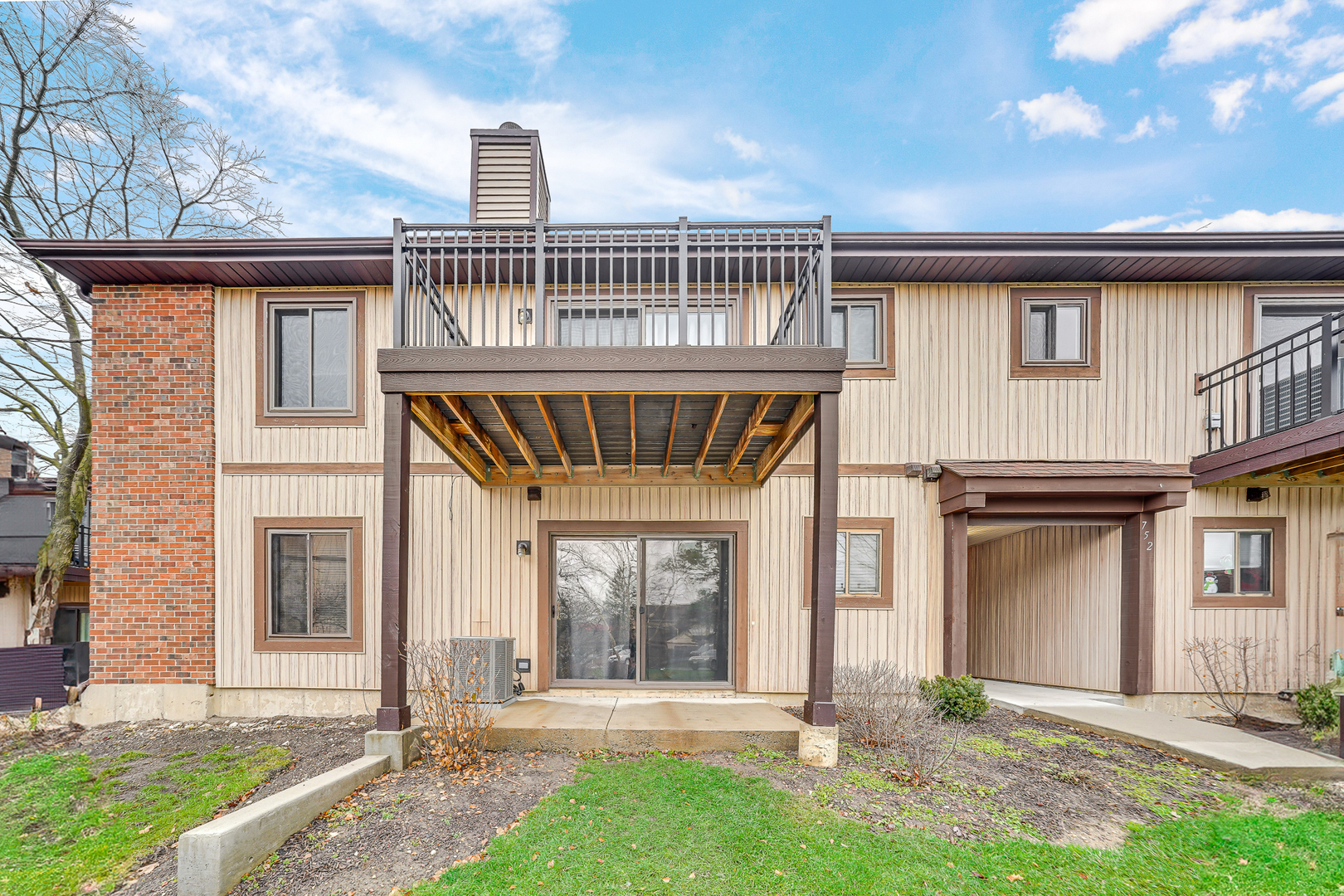 752 Rodenburg Road, Unit 1A Roselle, IL 60172 - Photo 3 of 21 Gallery Image 3