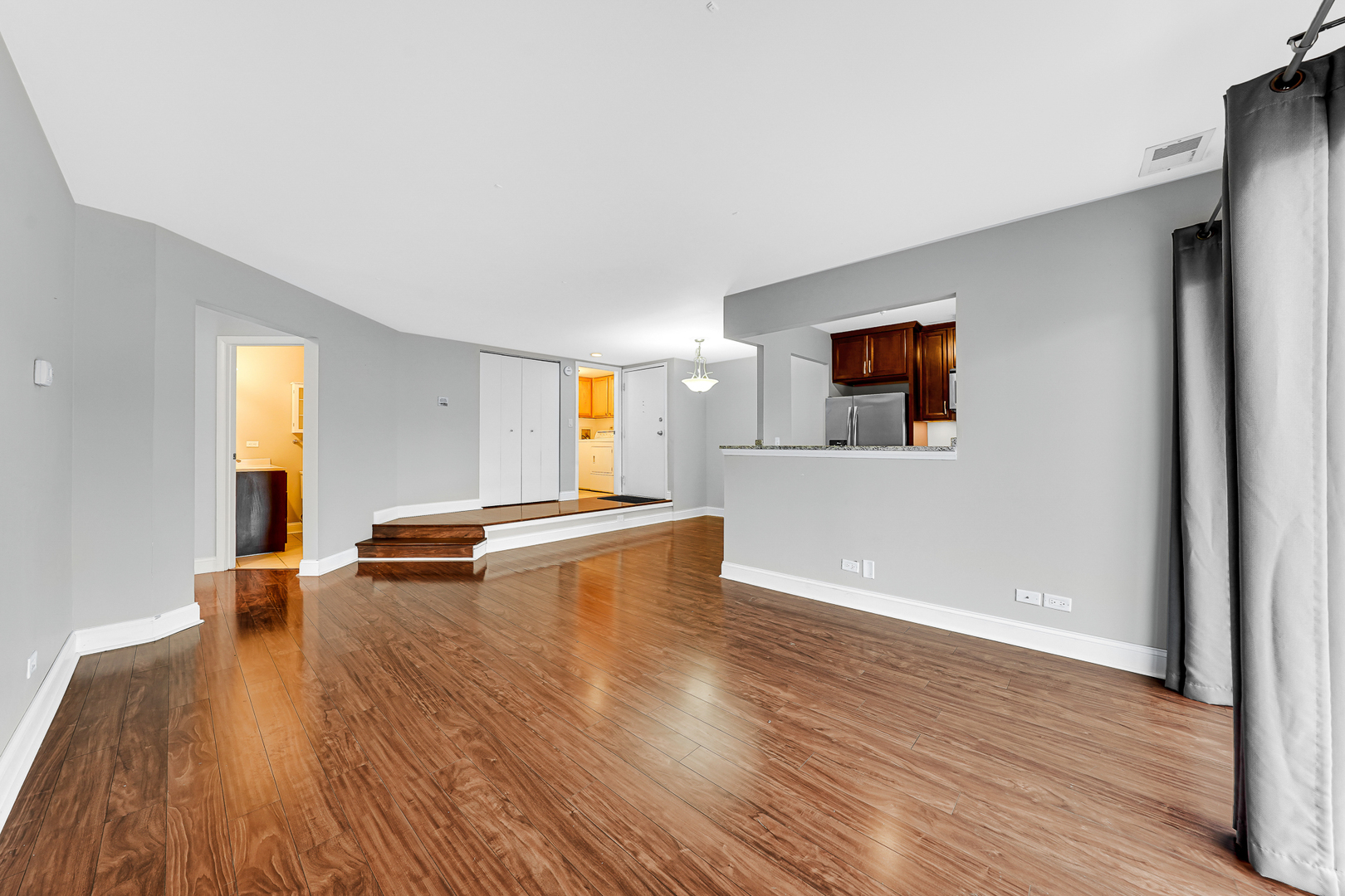 752 Rodenburg Road, Unit 1A Roselle, IL 60172 - Photo 6 of 21 Gallery Image 6