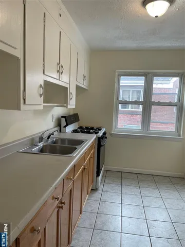 $2,000 | 138 Midland Place, Unit 2, Newark, NJ 07106