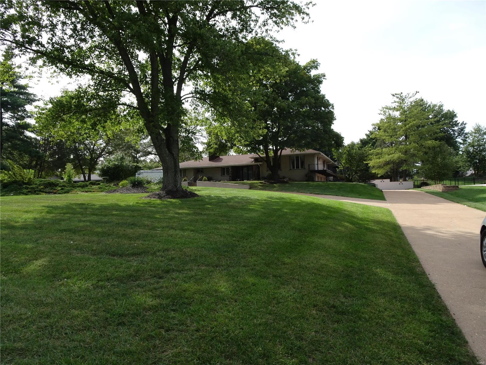 929 Claymark Drive St. Louis, MO 63131 - Photo 2 of 10