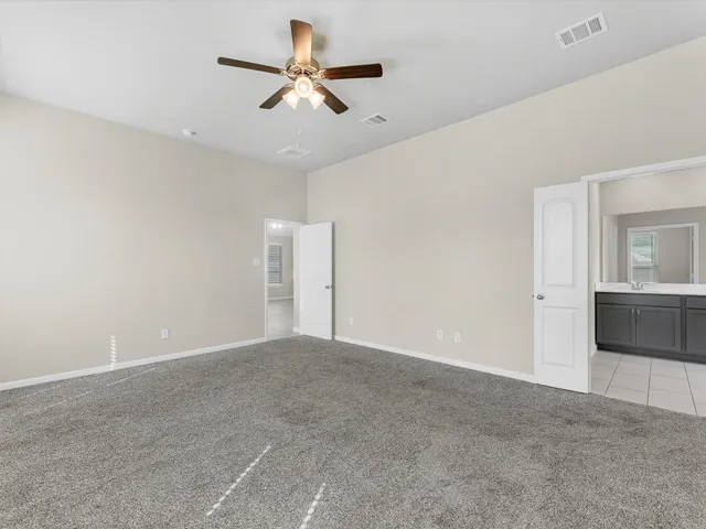a view of a livingroom with a ceiling fan