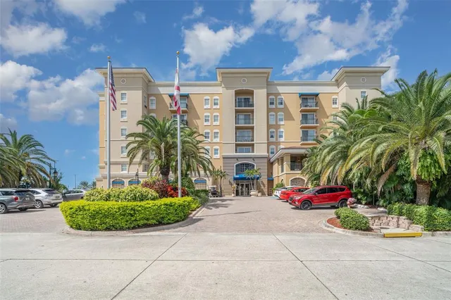 $1,800 | 1064 North Tamiami Trail, Unit 1324, Sarasota, FL 34236