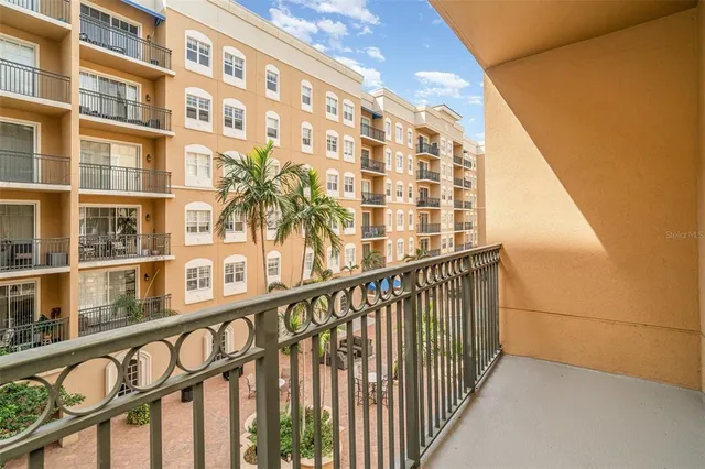$1,800 | 1064 North Tamiami Trail, Unit 1324, Sarasota, FL 34236