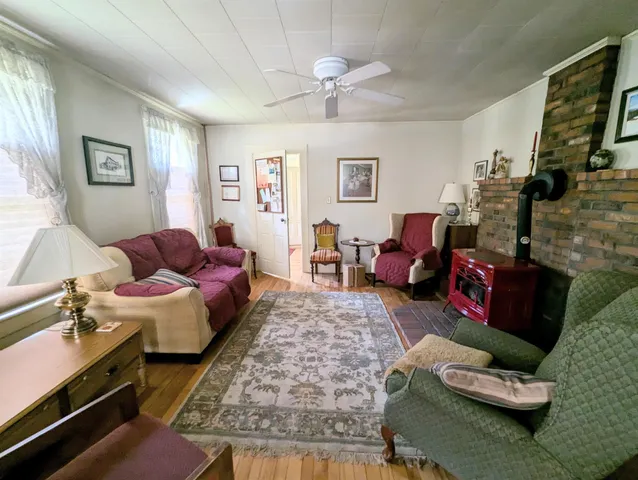 $1,250 | 1573 Highway 5, Barnet, VT 05821