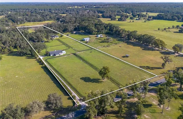 a view of a tennis court