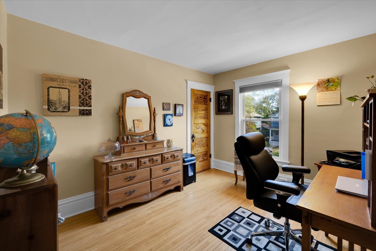 102 Monroe Street Elgin, IL 60123 - Photo 25 of 34 a living room with furniture and a flat screen tv