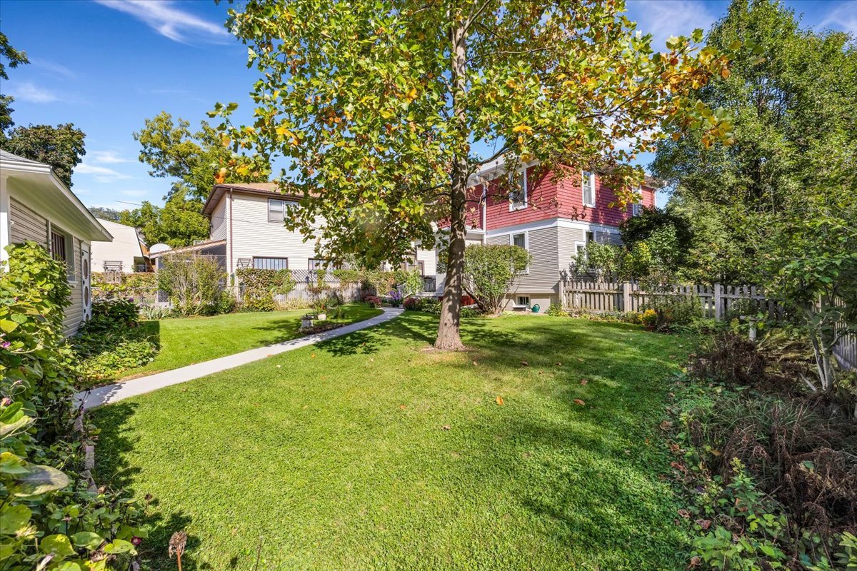 102 Monroe Street Elgin, IL 60123 - Photo 28 of 34