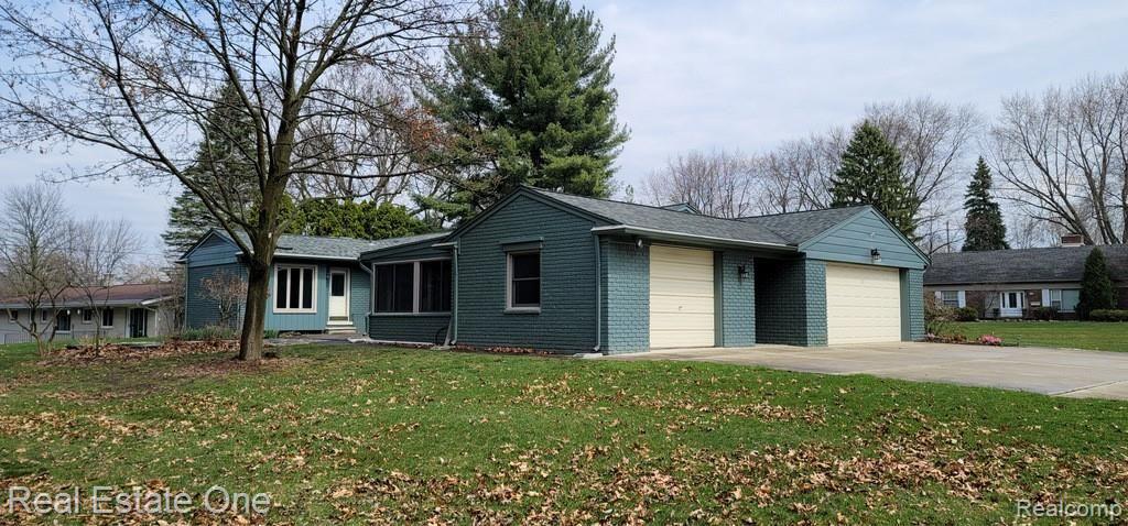 4384 Fieldbrook Road West Bloomfield, MI 48323 - Photo 4 of 36 20210405_131642.jpg