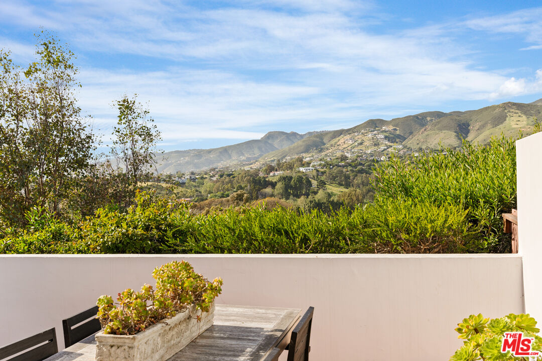 29221 Heathercliff Road, Unit 13 Malibu, CA 90265 - Photo 19 of 43 view of a city