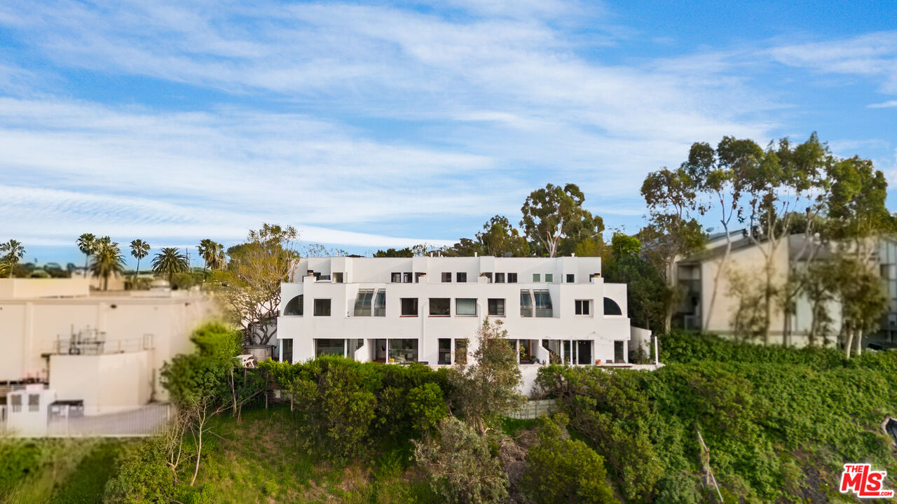 29221 Heathercliff Road, Unit 13 Malibu, CA 90265 - Photo 41 of 43 a view of a building with a garden