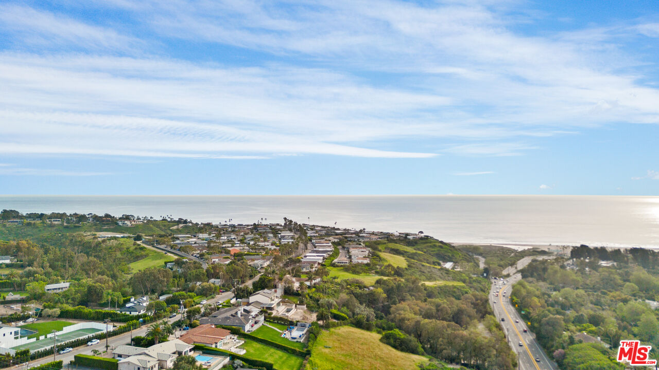 29221 Heathercliff Road, Unit 13 Malibu, CA 90265 - Photo 42 of 43 an aerial view of multiple house