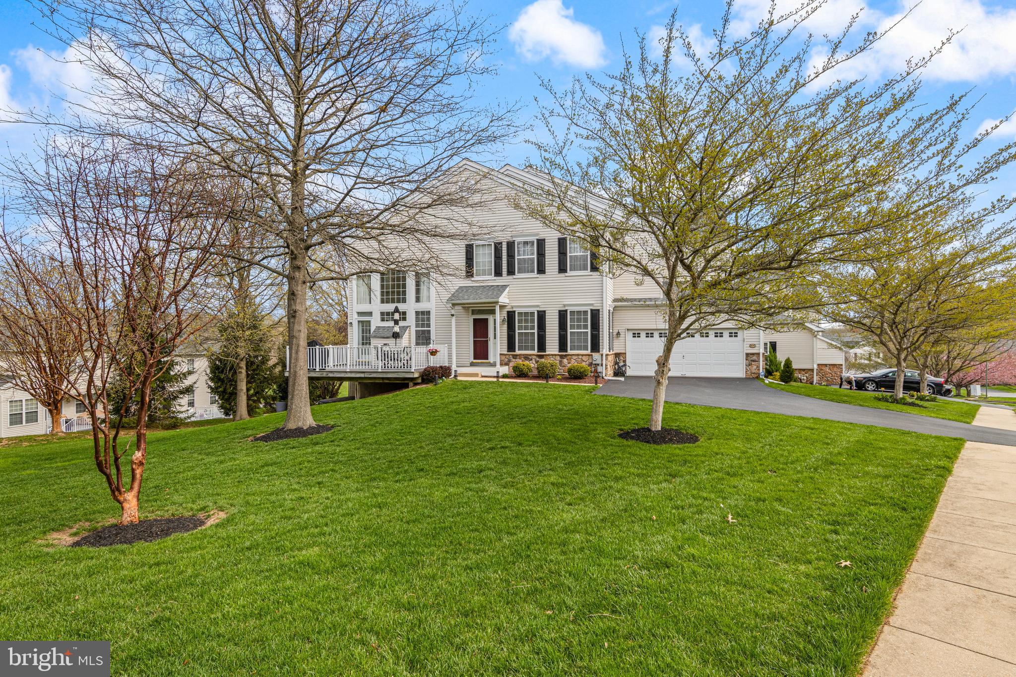 805 Hinchley Run West Chester, PA 19382 - Photo 4 of 53 a front view of a house with a garden