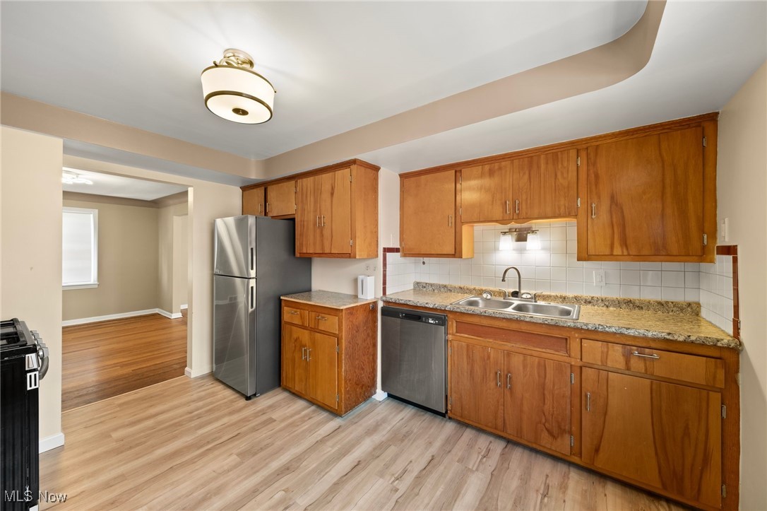 13517 Cedar Road Cleveland, OH 44118 - Photo 13 of 30 Gallery Image 13