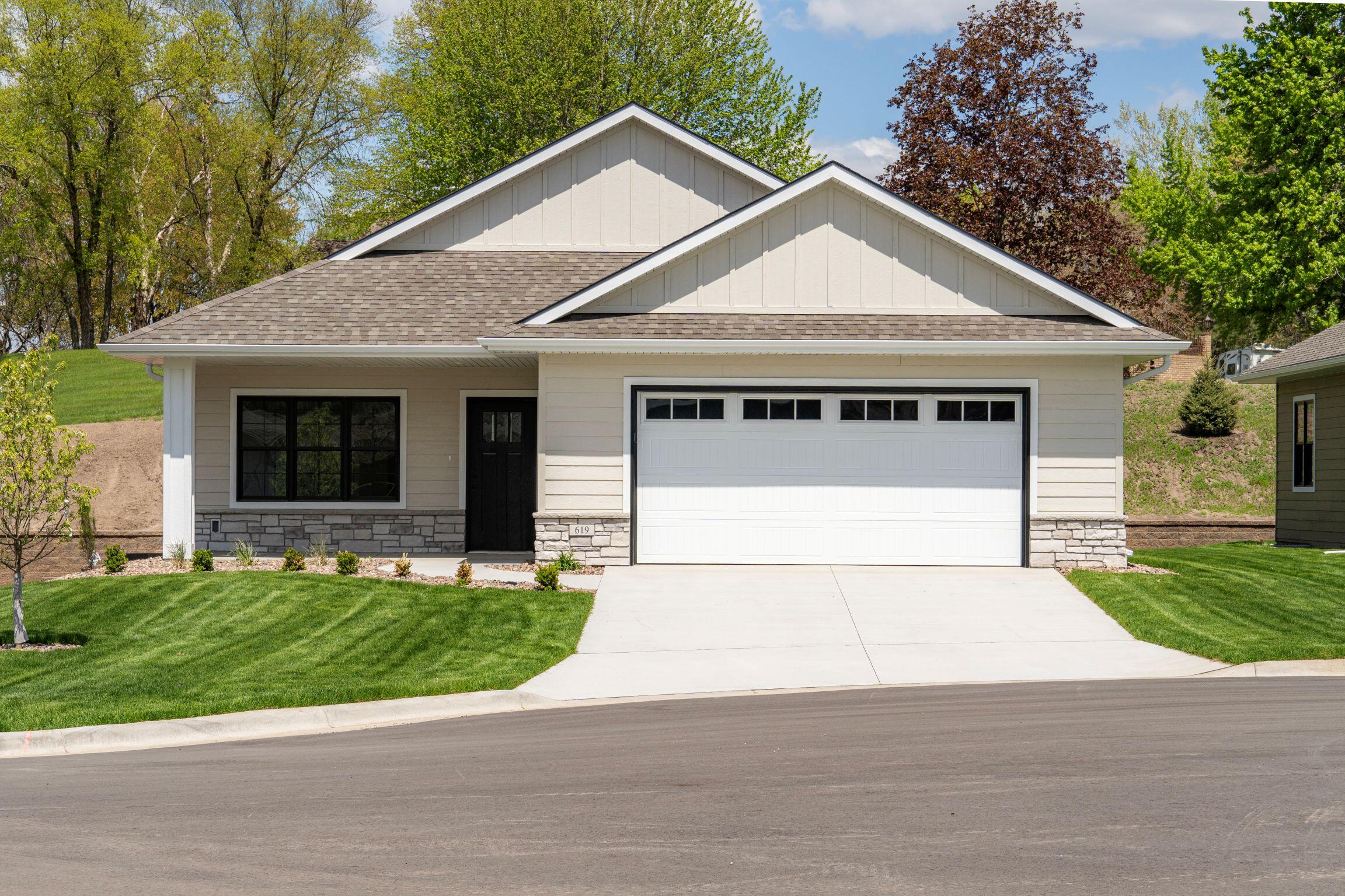619 Johnson Street Onalaska, WI 54650 - Photo 1 of 29 Front 1