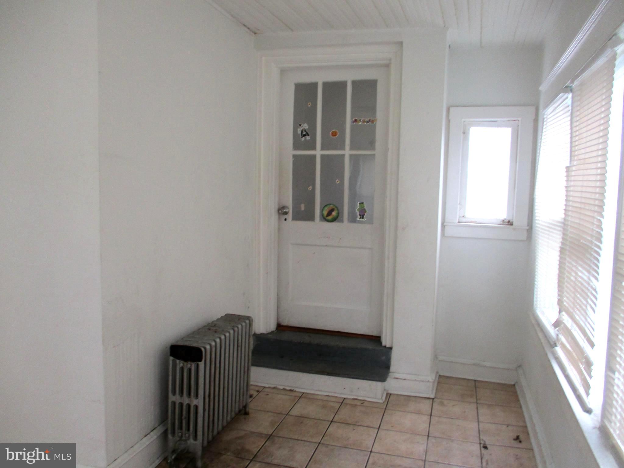 30 North Ridgeway Avenue Glenolden, PA 19036 - Photo 3 of 20 an empty room with windows