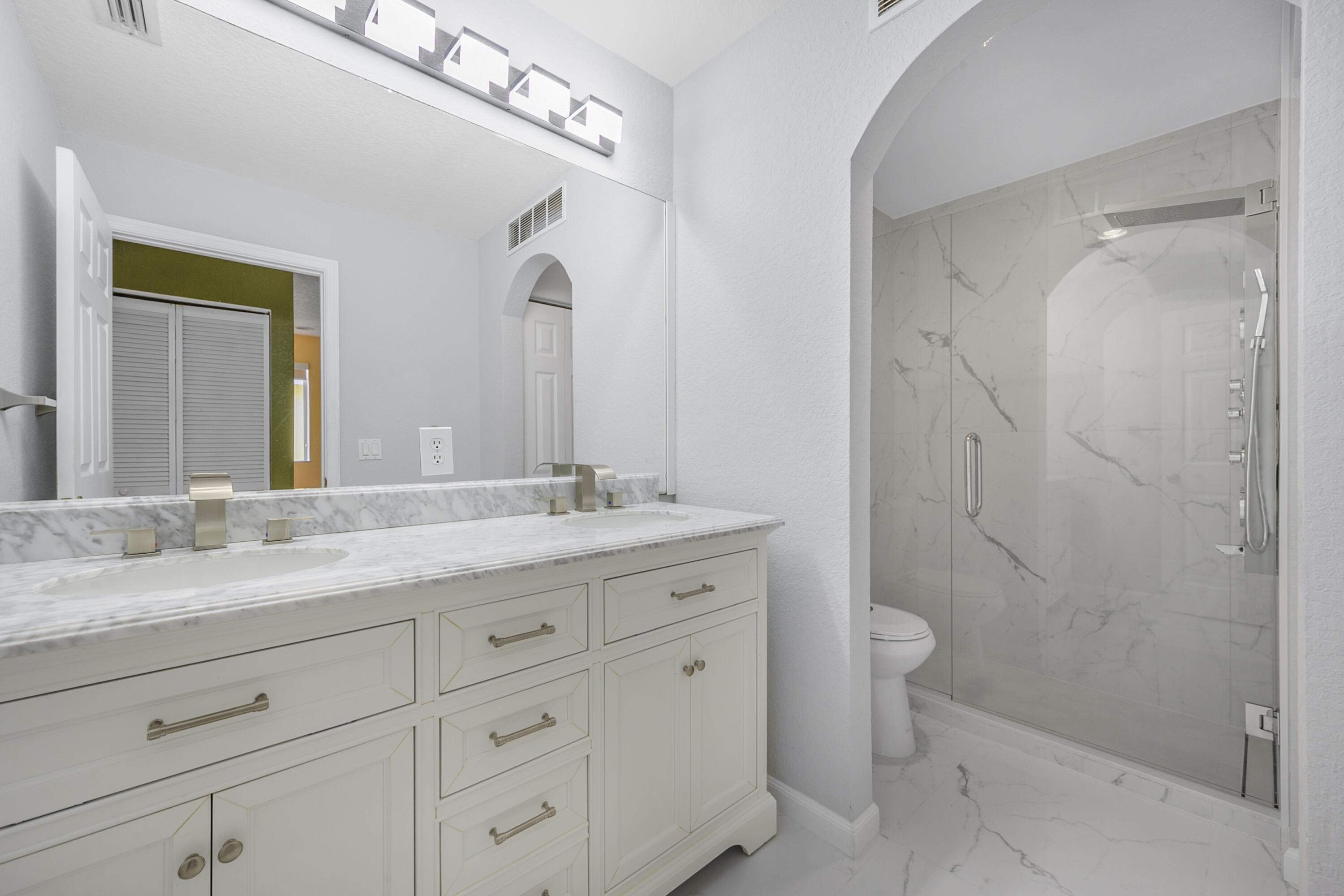 929 Imperial Lake Road West Palm Beach, FL 33413 - Photo 9 of 16 Guest Bathroom