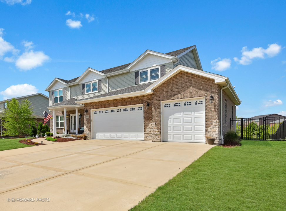 16308 Palomino Path Manhattan, IL 60442 - Photo 4 of 39 a front view of a house with a yard