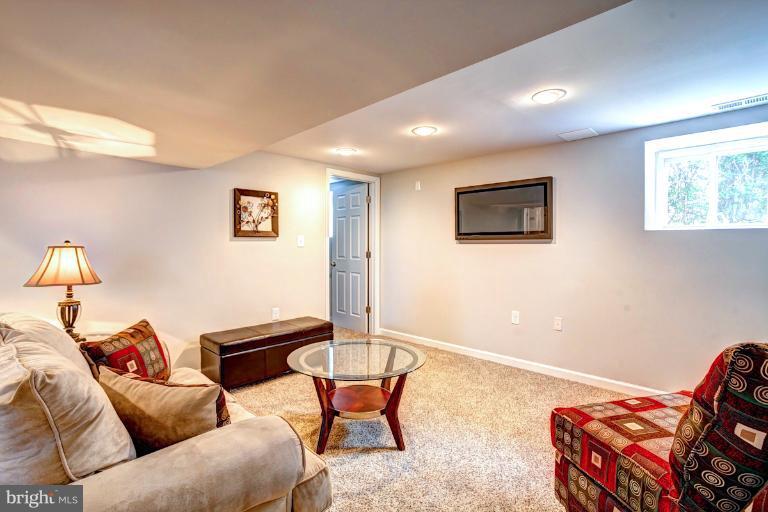 4004 Pinkney Road Baltimore, MD 21215 - Photo 12 of 30 Family Room