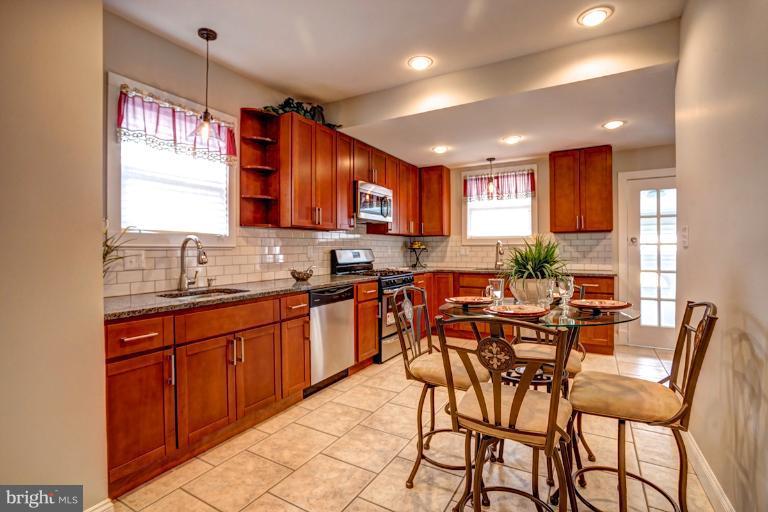 4004 Pinkney Road Baltimore, MD 21215 - Photo 18 of 30 Kitchen