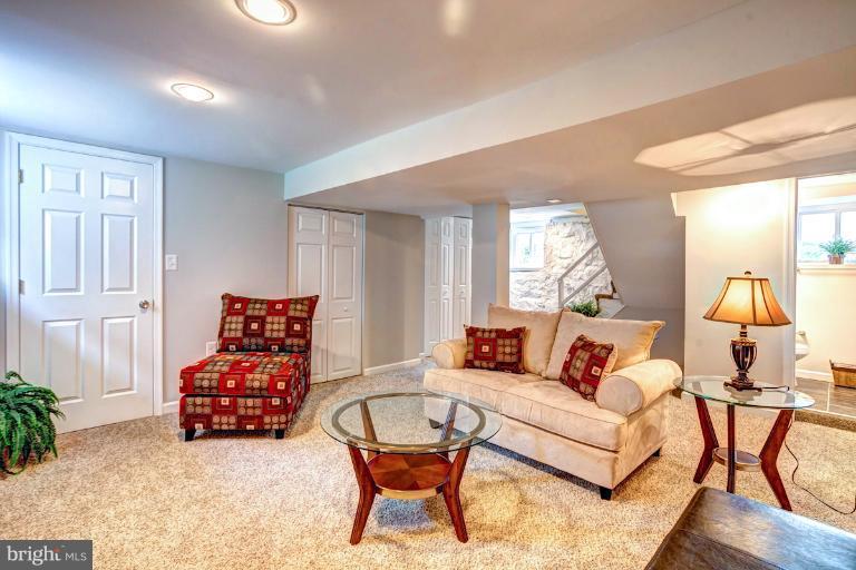 4004 Pinkney Road Baltimore, MD 21215 - Photo 4 of 30 Family Room