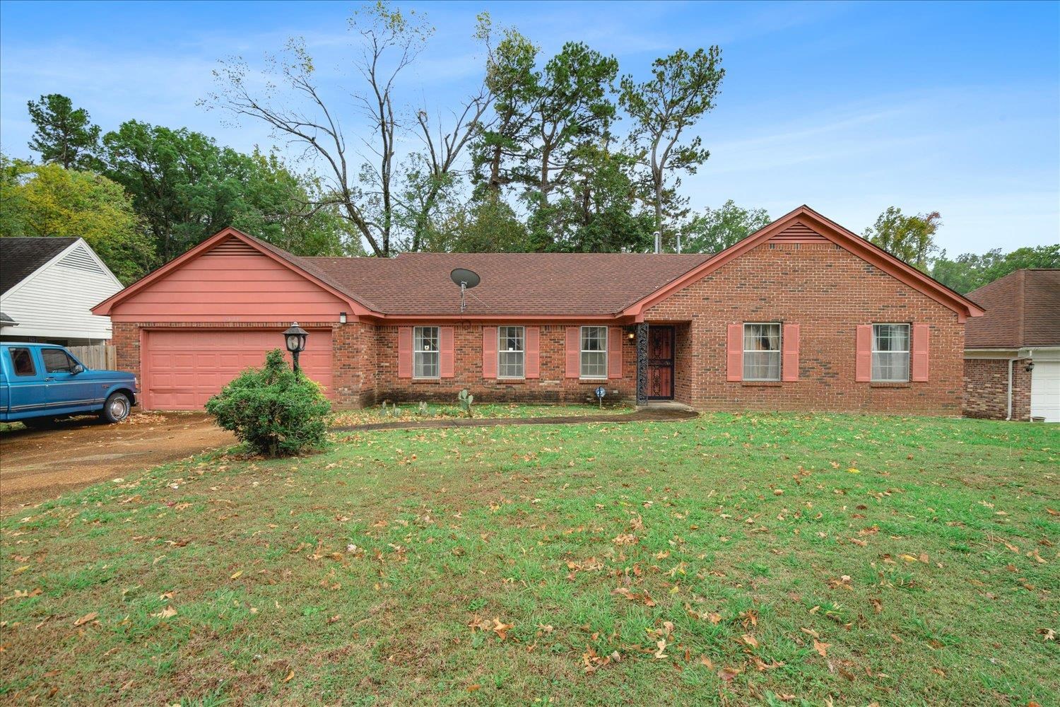 4839 Yale Road Memphis, TN 38128 - Photo 1 of 27 Ranch-style house featuring a front lawn and a garage