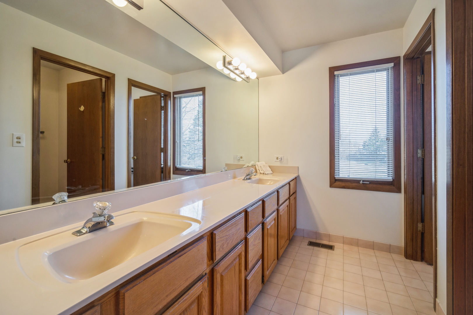 1013 Elmdale Road Glenview, IL 60025 - Photo 12 of 30