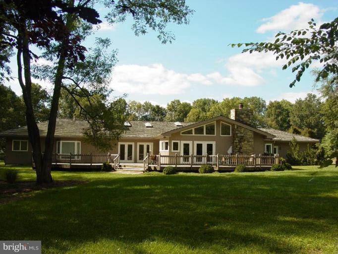 7801 Brickyard Road Potomac, MD 20854 - Photo 16 of 17 Exterior (Rear)