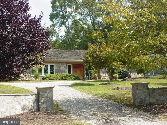 7801 Brickyard Road Potomac, MD 20854 - Photo 4 of 17 Exterior #4