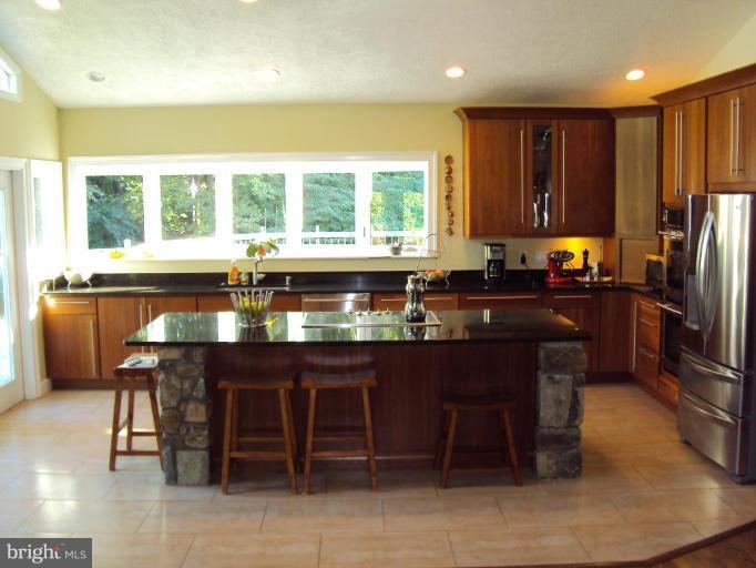 7801 Brickyard Road Potomac, MD 20854 - Photo 8 of 17 Kitchen
